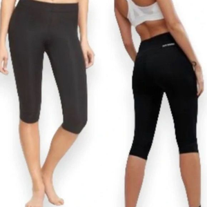 Ivy Park Mid Rise‎ Black Capri Leggings